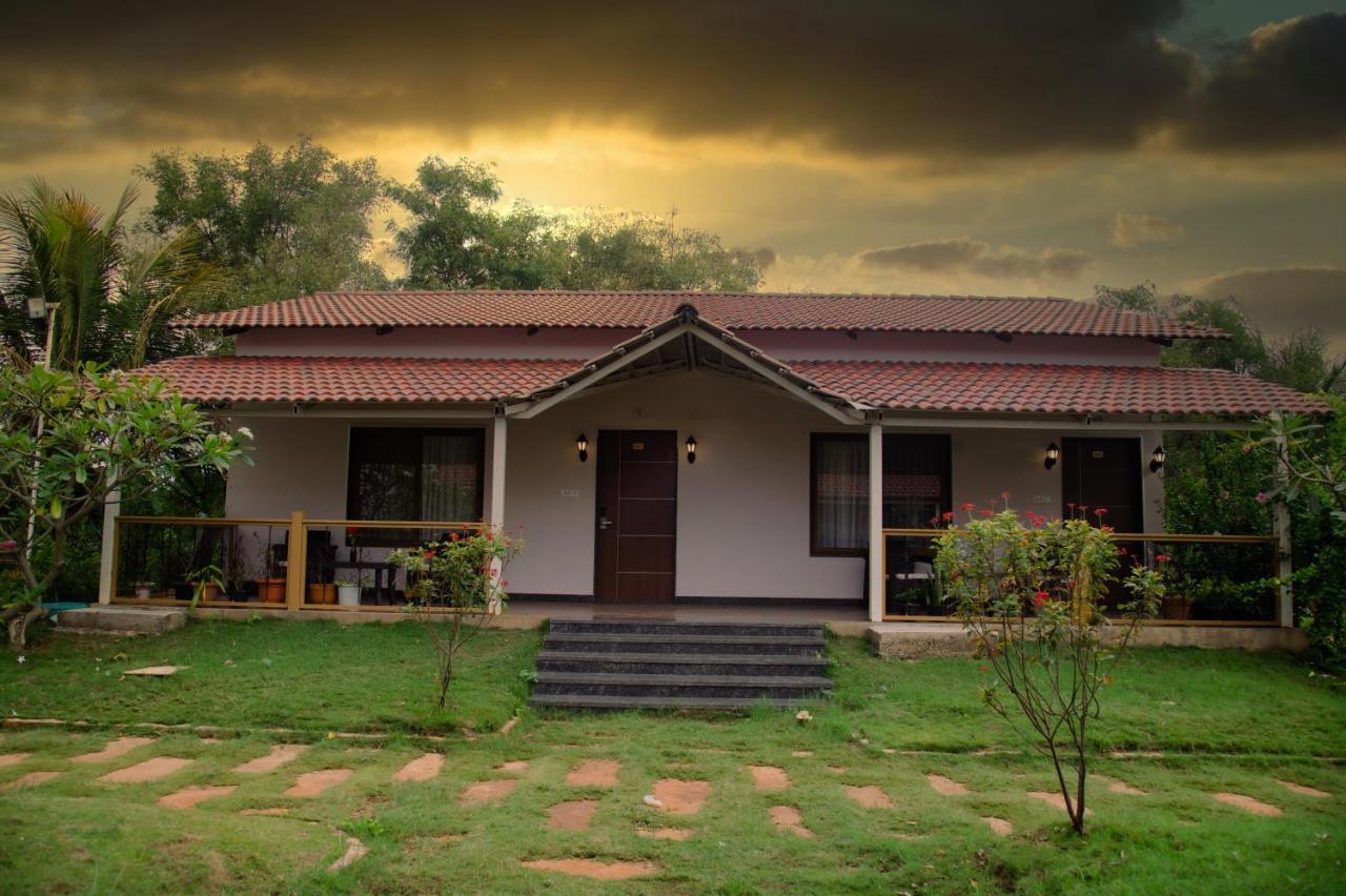 Sterling Banashree Badami Hotel Exterior foto