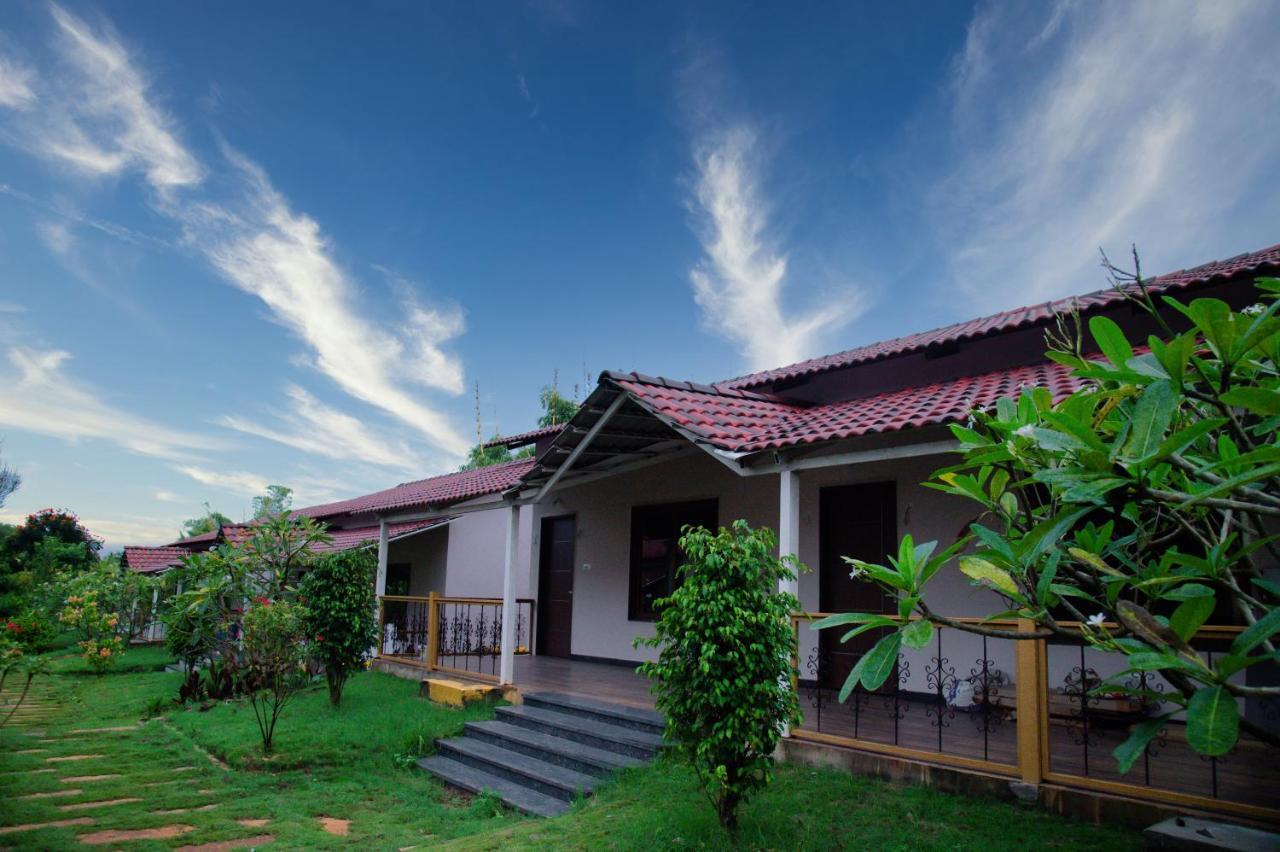 Sterling Banashree Badami Hotel Exterior foto