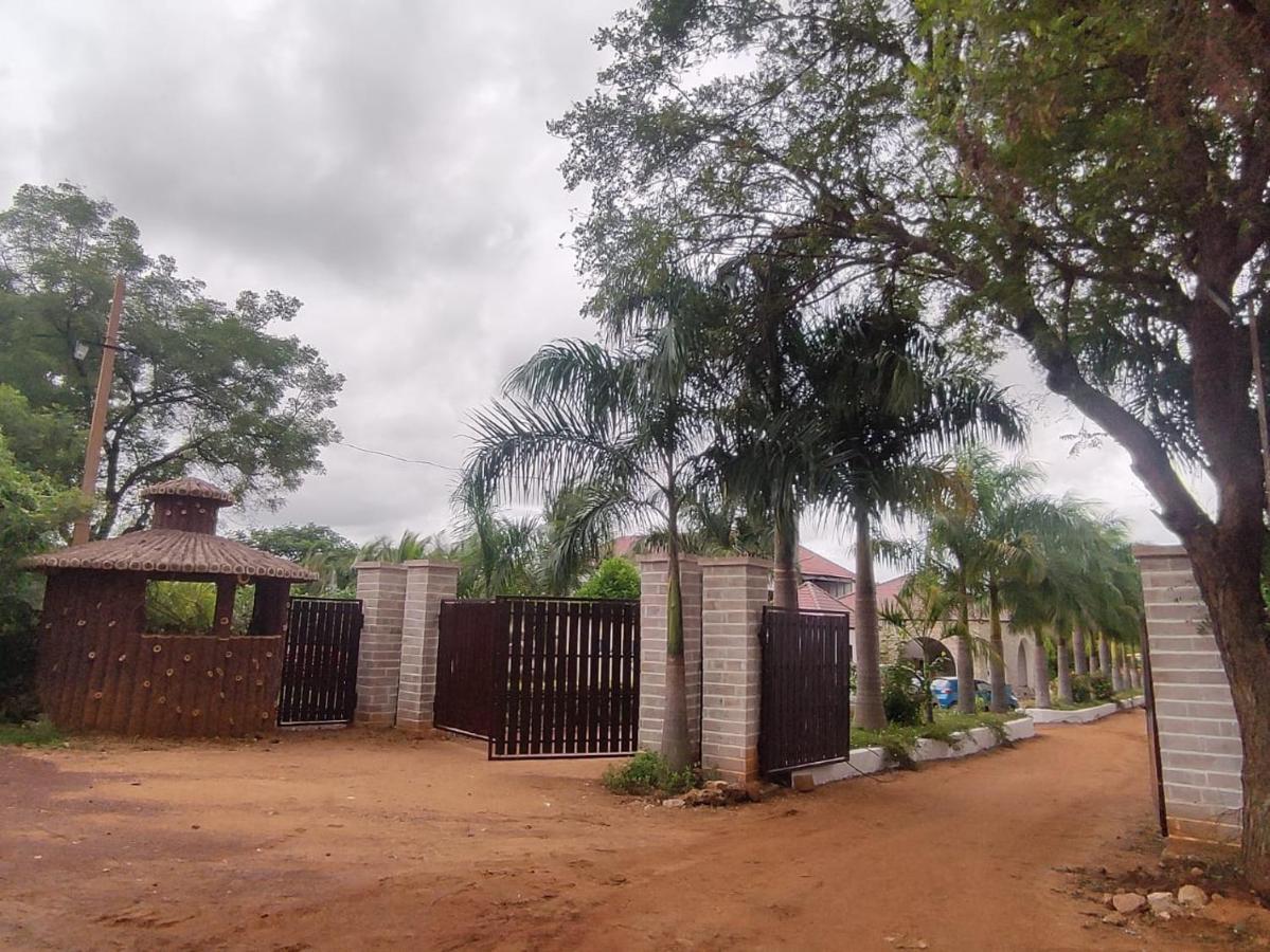 Sterling Banashree Badami Hotel Exterior foto