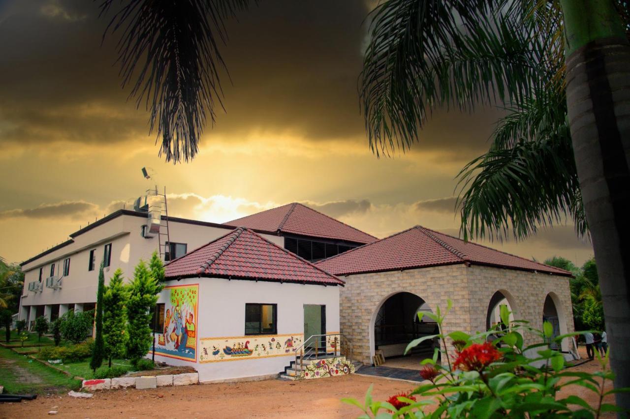 Sterling Banashree Badami Hotel Exterior foto