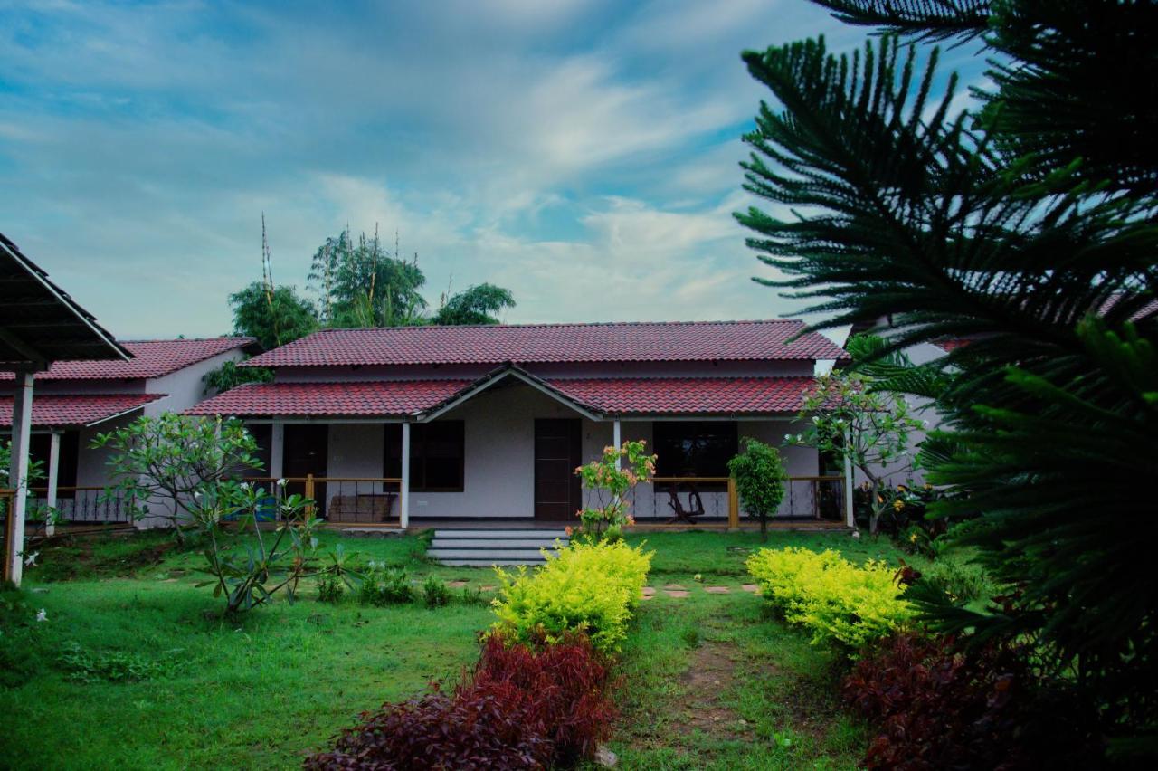 Sterling Banashree Badami Hotel Exterior foto