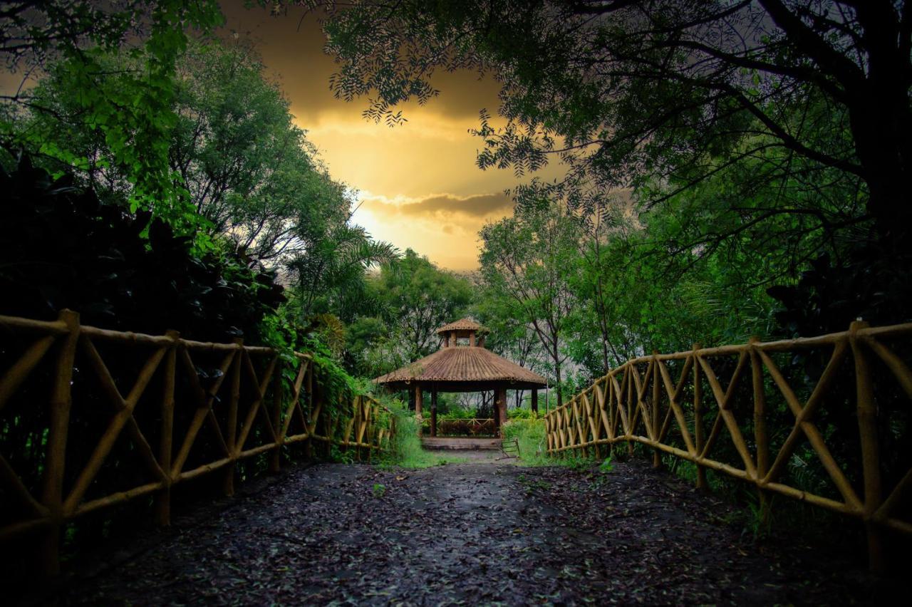 Sterling Banashree Badami Hotel Exterior foto