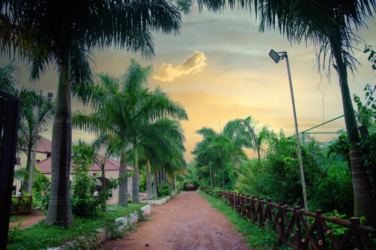 Sterling Banashree Badami Hotel Exterior foto