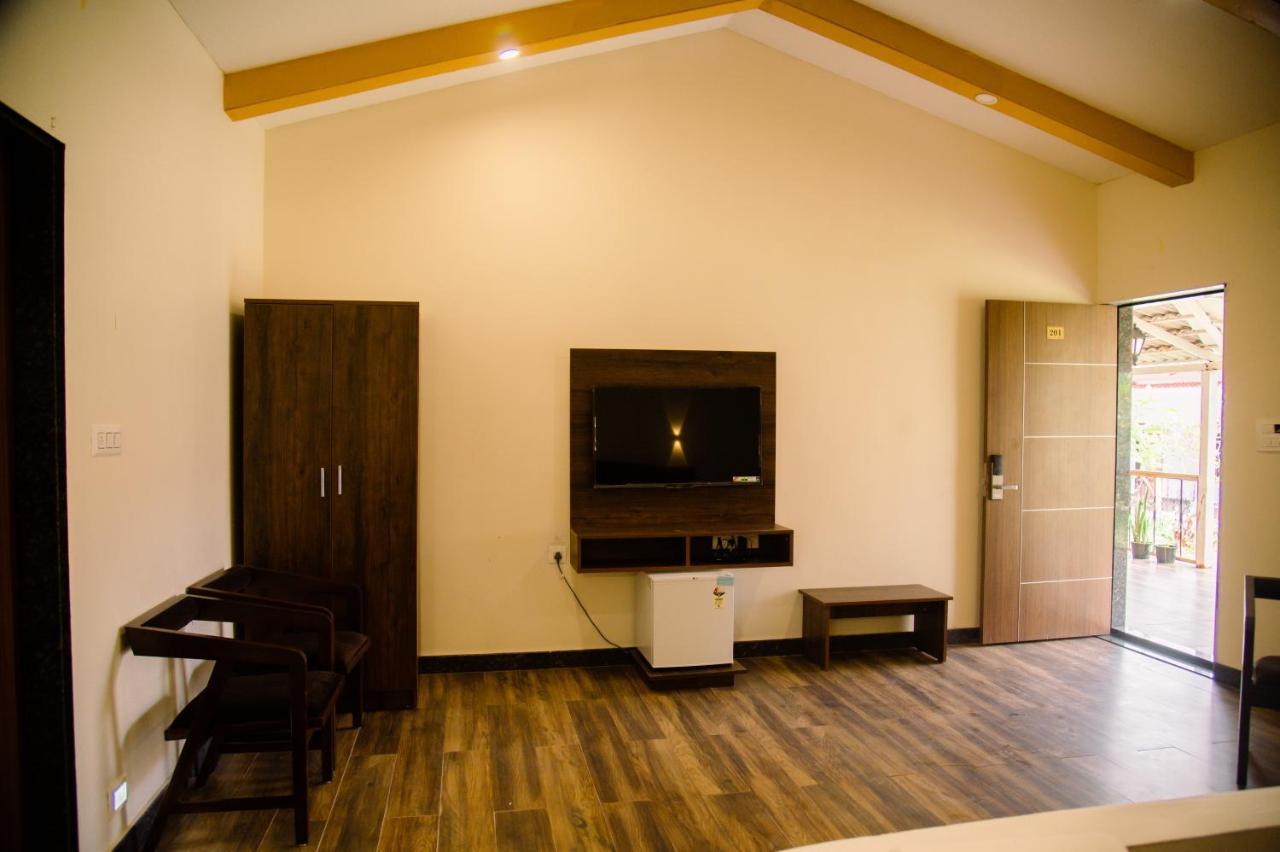 Sterling Banashree Badami Hotel Exterior foto
