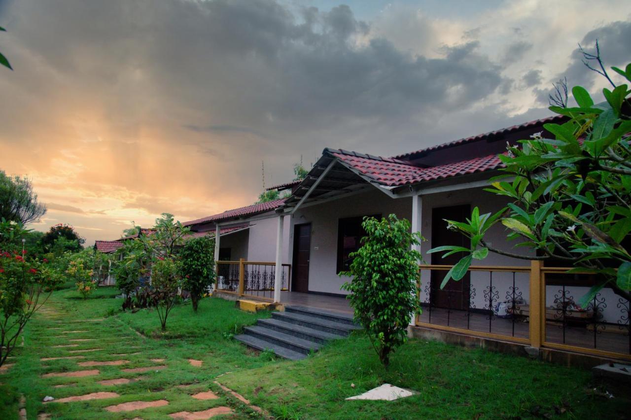 Sterling Banashree Badami Hotel Exterior foto