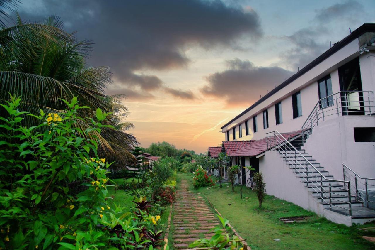 Sterling Banashree Badami Hotel Exterior foto