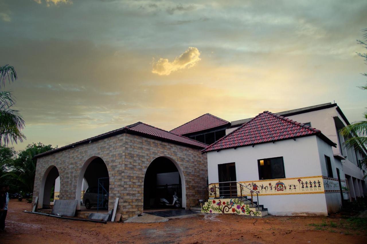 Sterling Banashree Badami Hotel Exterior foto
