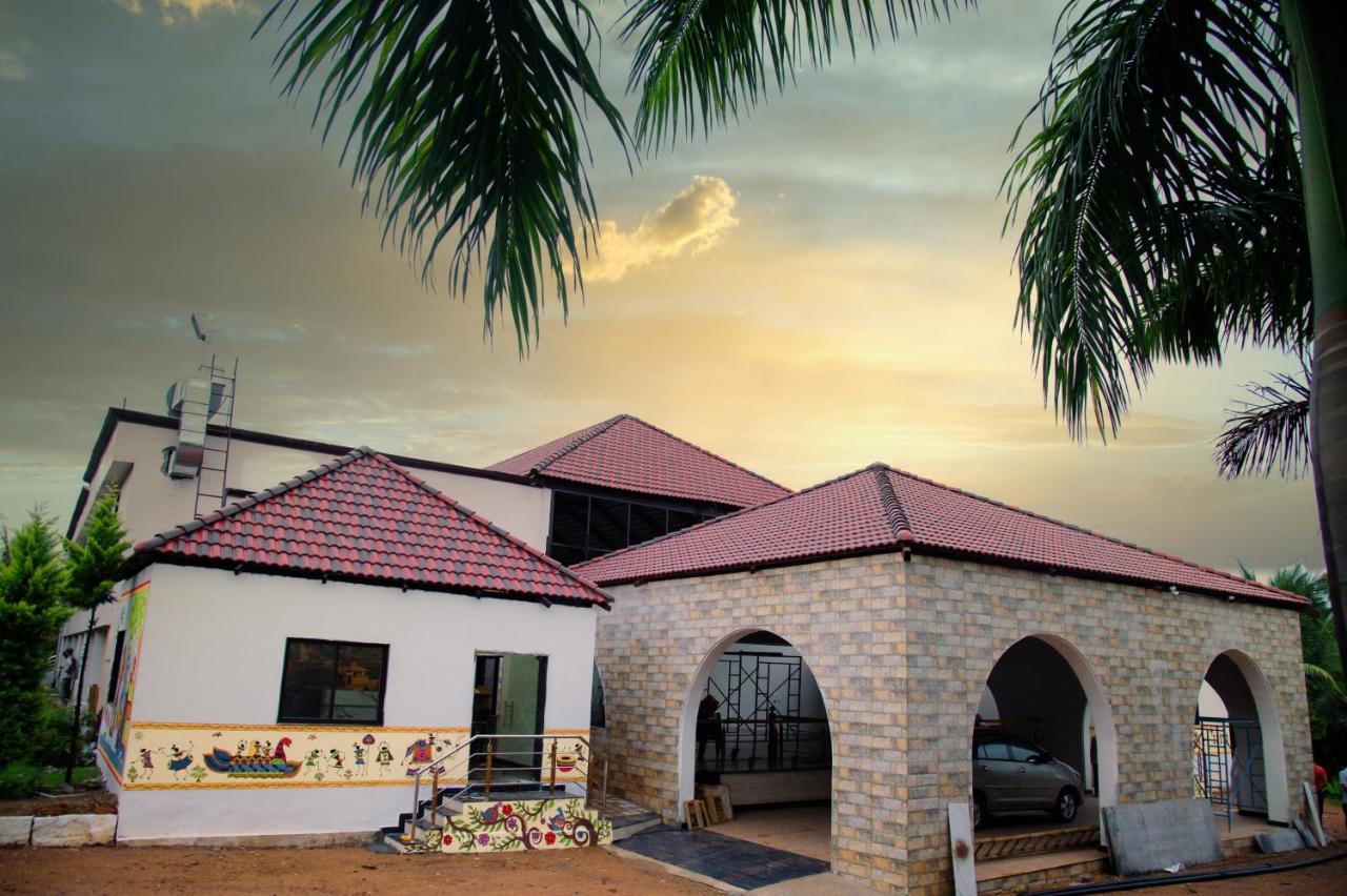Sterling Banashree Badami Hotel Exterior foto