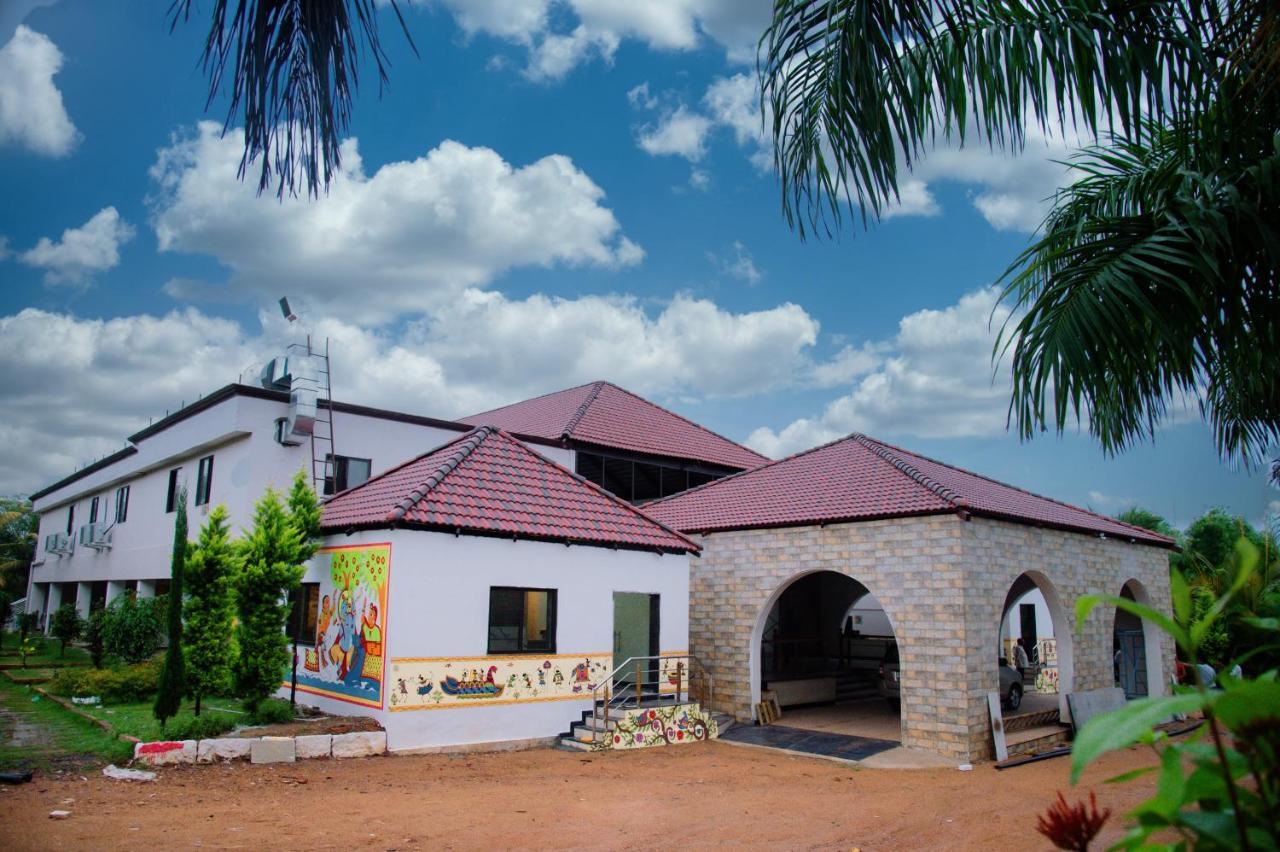 Sterling Banashree Badami Hotel Exterior foto