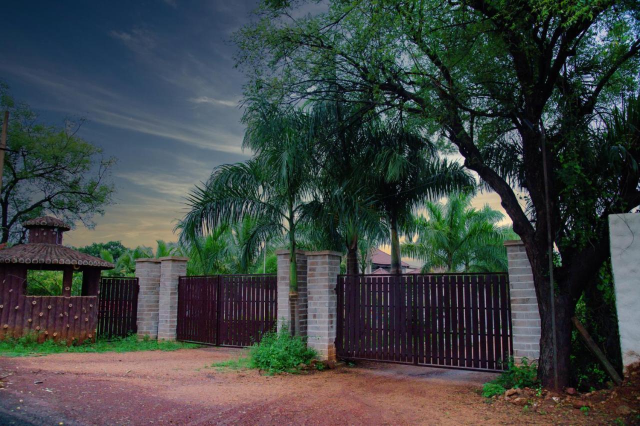 Sterling Banashree Badami Hotel Exterior foto