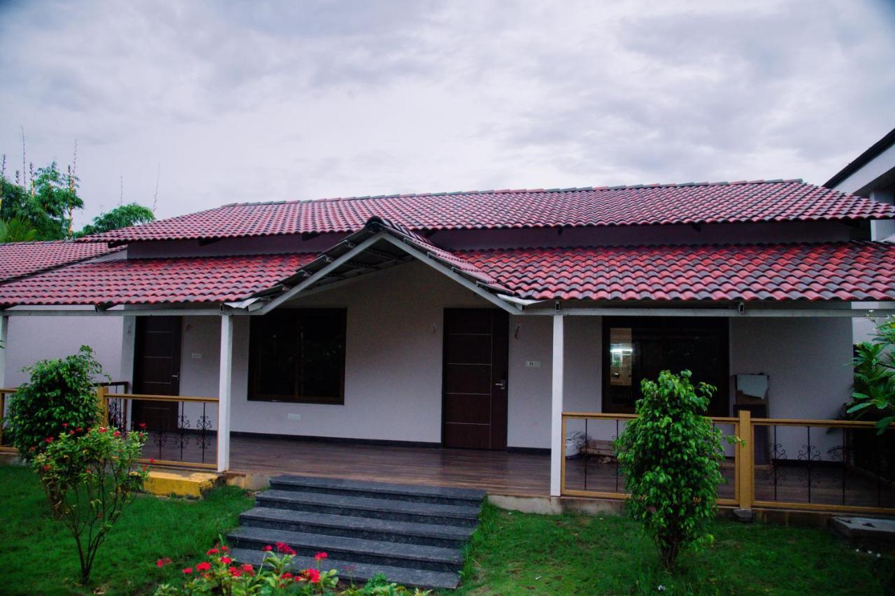 Sterling Banashree Badami Hotel Exterior foto