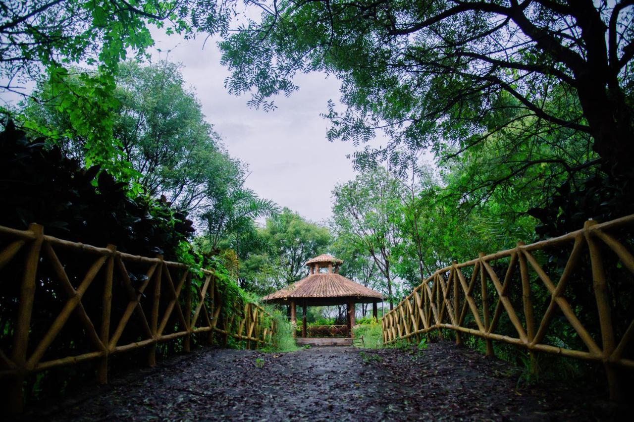 Sterling Banashree Badami Hotel Exterior foto