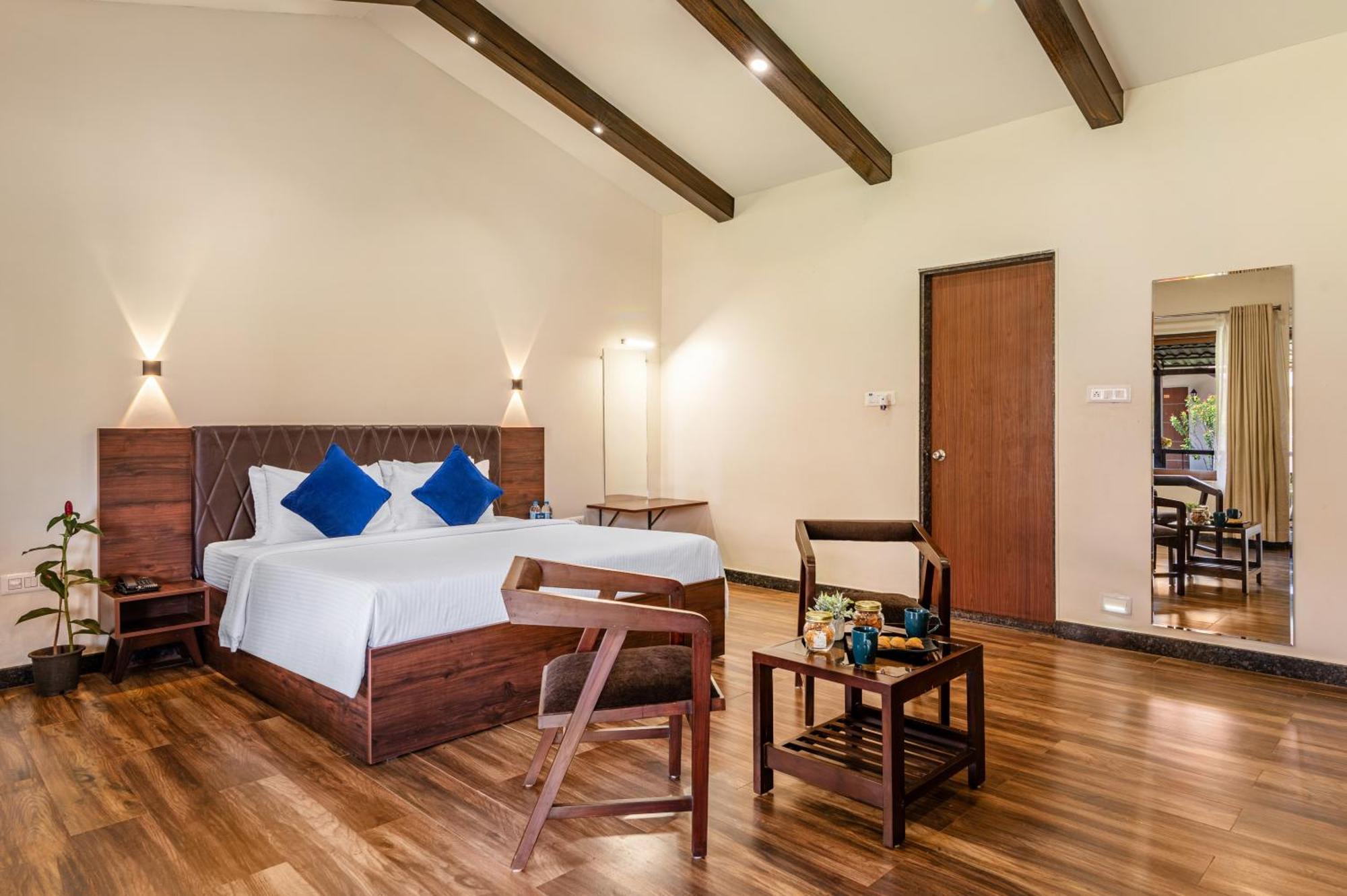 Sterling Banashree Badami Hotel Exterior foto