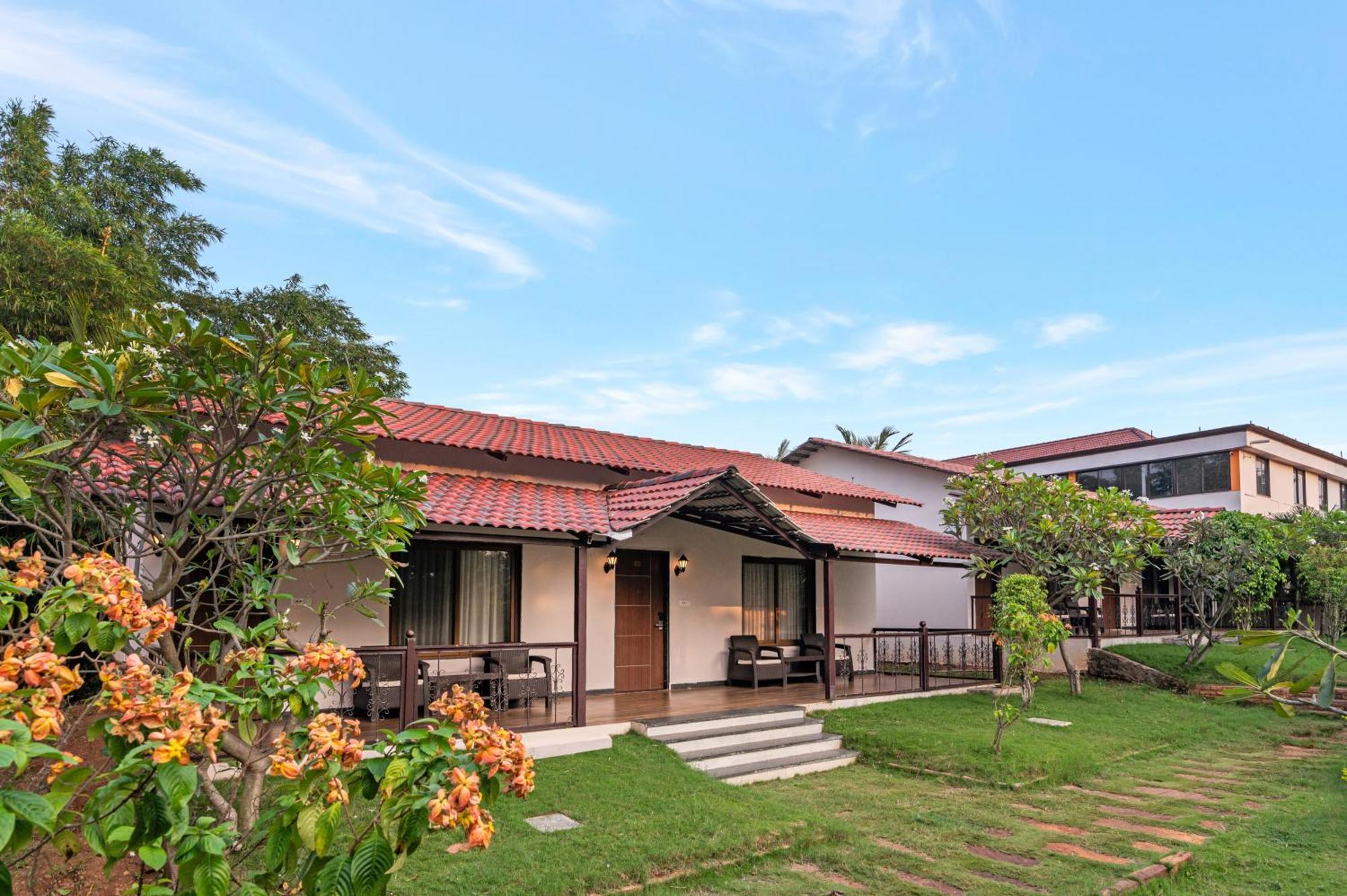 Sterling Banashree Badami Hotel Exterior foto