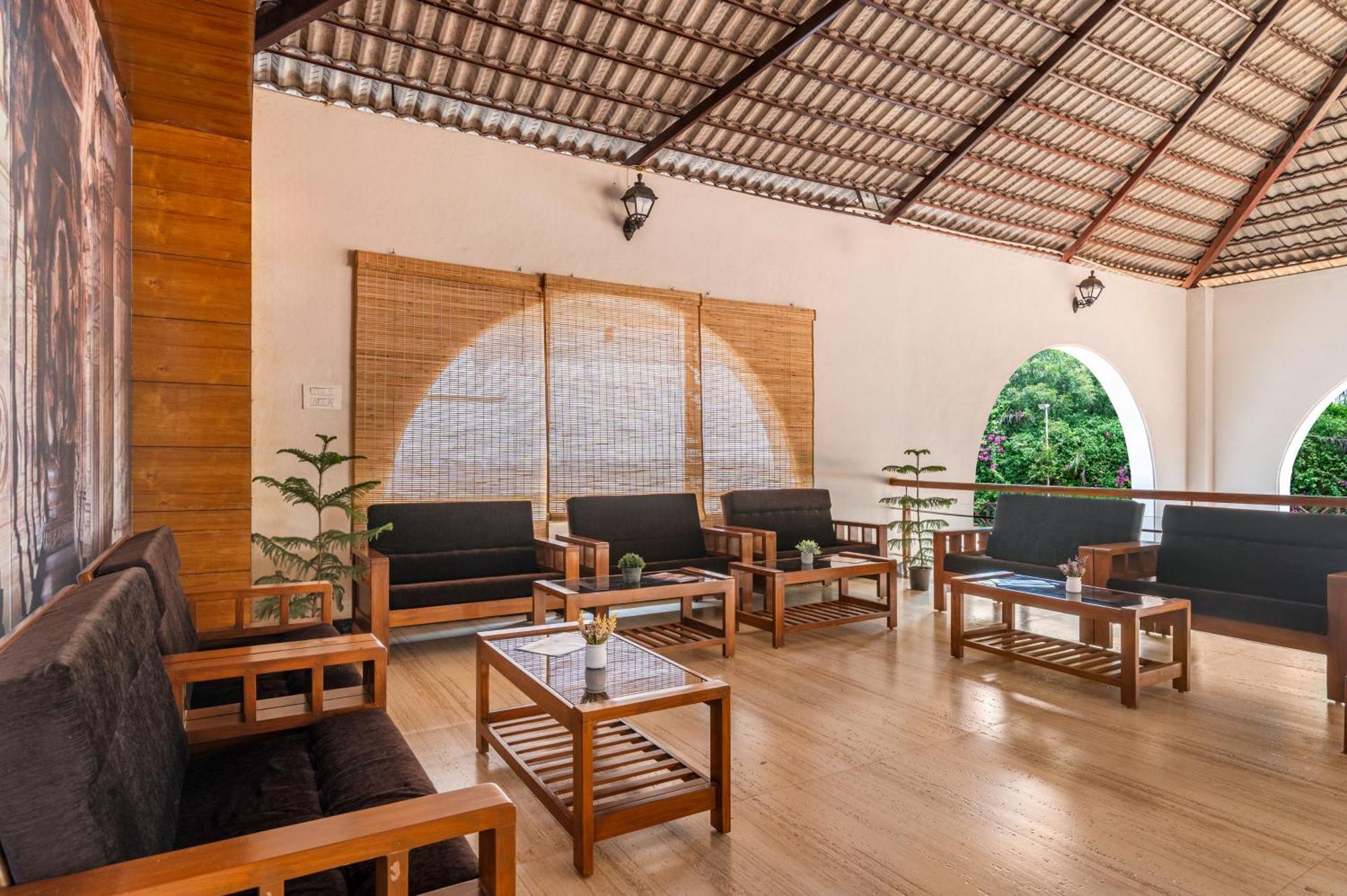 Sterling Banashree Badami Hotel Exterior foto