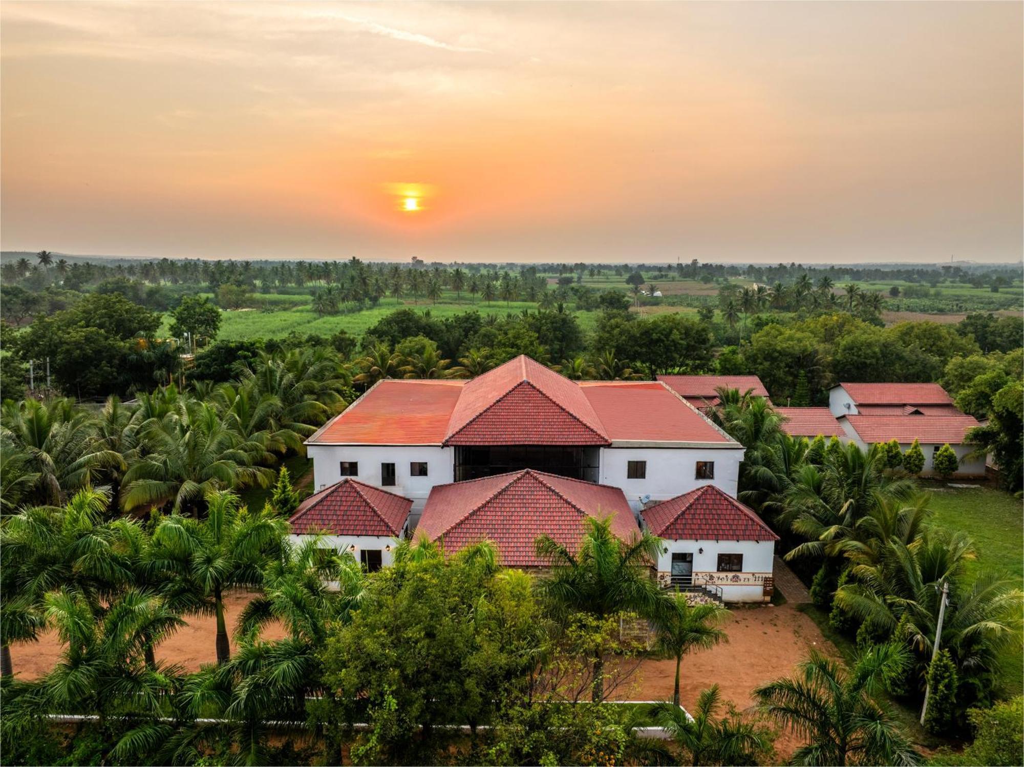 Sterling Banashree Badami Hotel Exterior foto