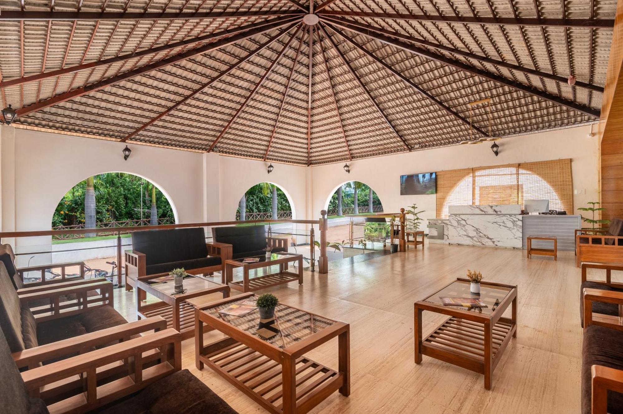 Sterling Banashree Badami Hotel Exterior foto