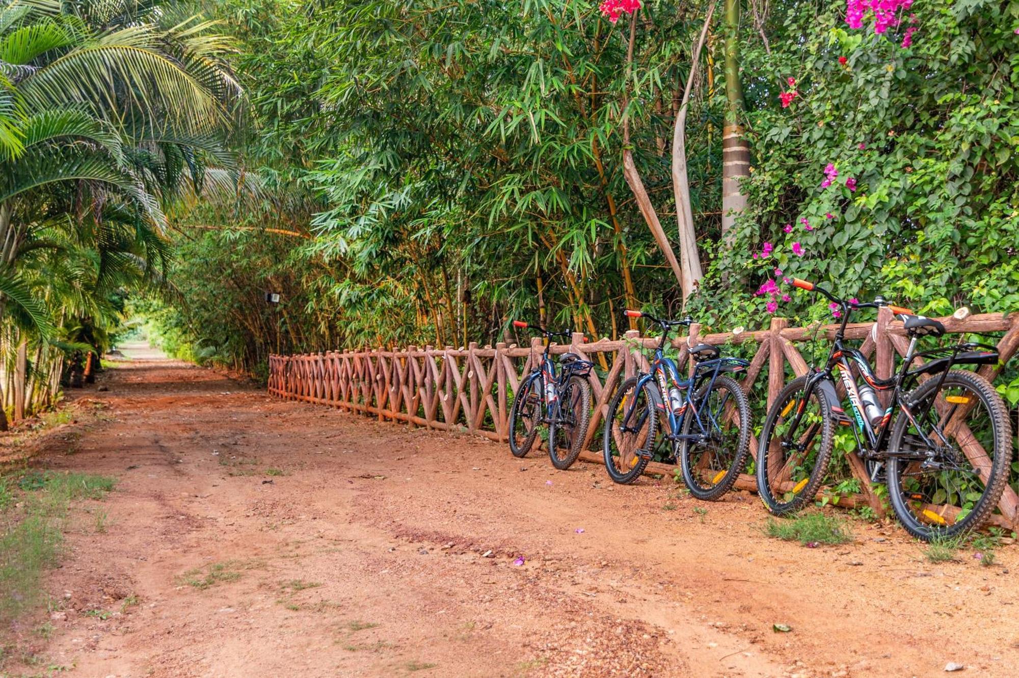 Sterling Banashree Badami Hotel Exterior foto