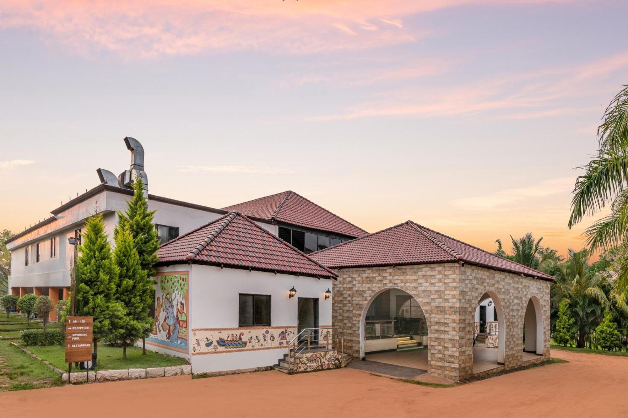 Sterling Banashree Badami Hotel Exterior foto